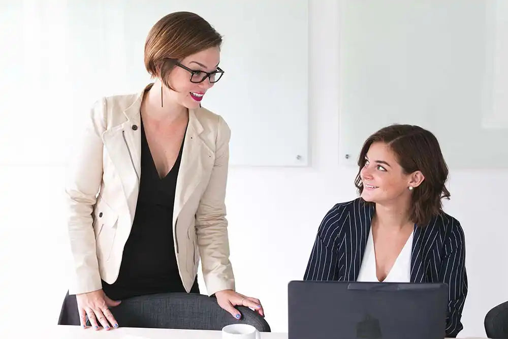 Businessfrauen am Laptop