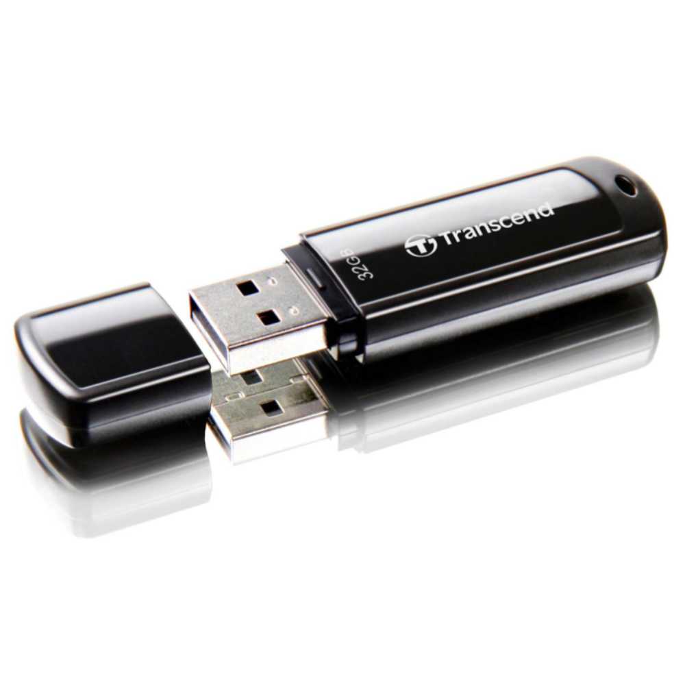 Transcend JetFlash 700 USB-Stick mit geoeffneter Kappe